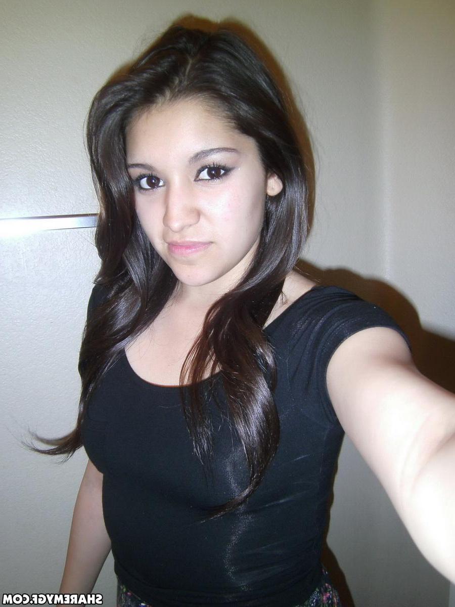 12P Brunette girlfriend takes selfshot pictures of her round ass and perky tits