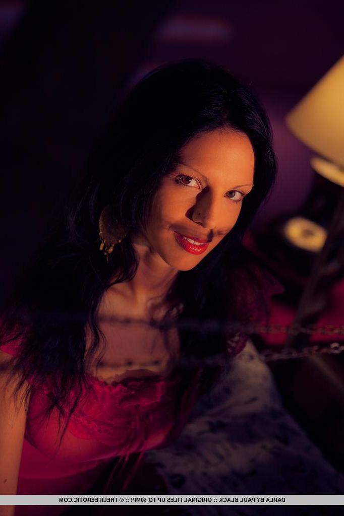 16P Erotic model Darla gives a sexy dark goth set