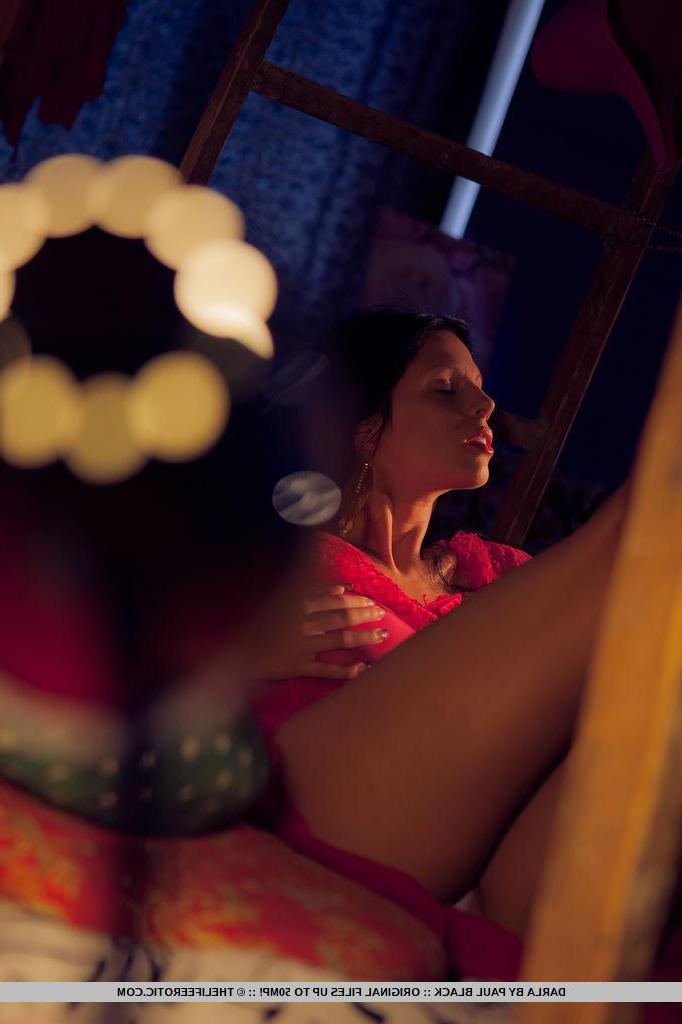16P Erotic model Darla gives a sexy dark goth set