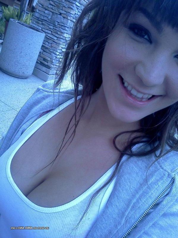 14P Naughty babe shows off her tight ass and fine tits