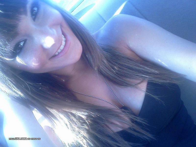14P Naughty babe shows off her tight ass and fine tits