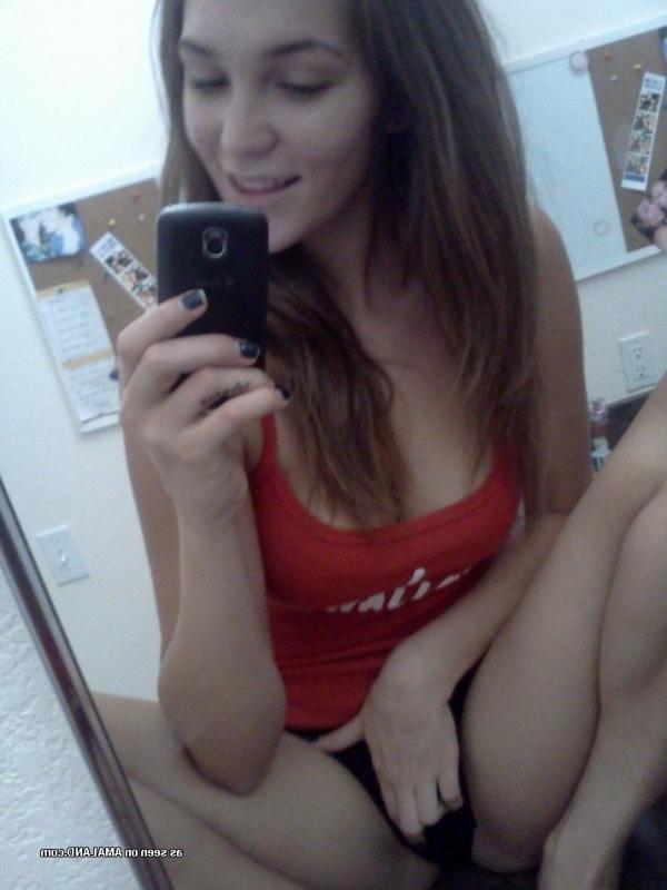 14P Naughty babe shows off her tight ass and fine tits