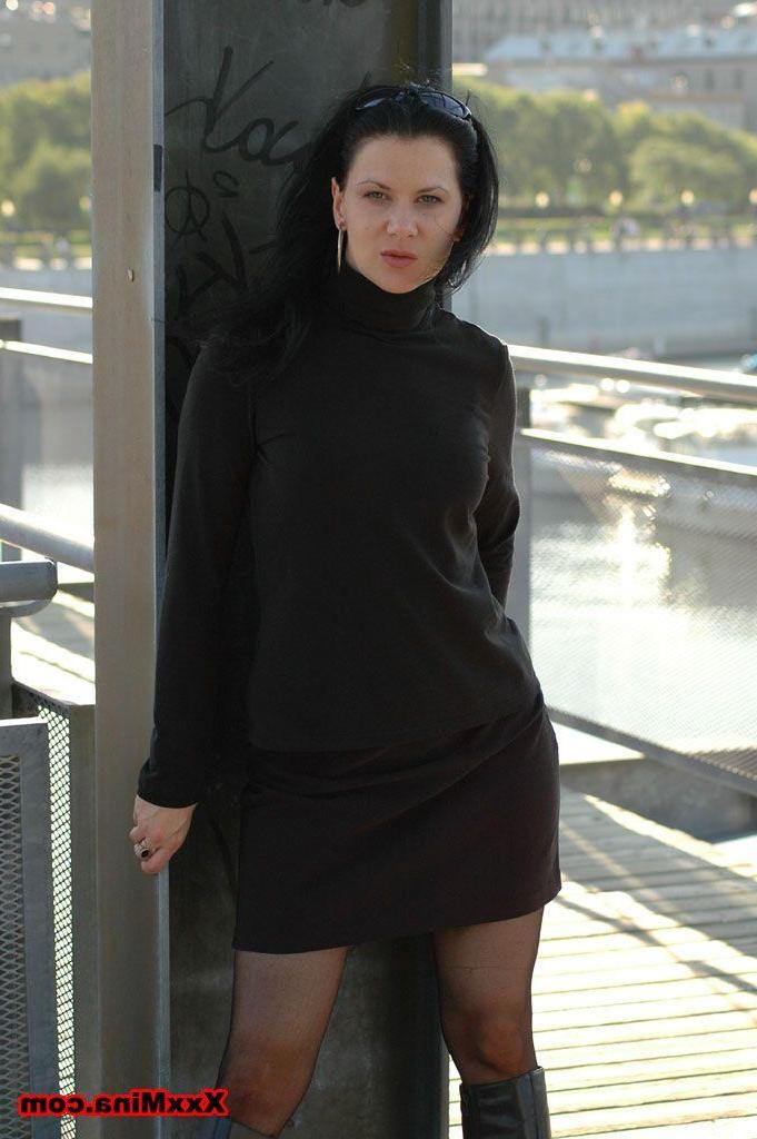 14P Pictures of XXX Mina exposing her pussy in public
