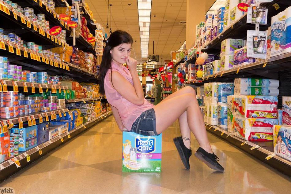 8P Brunette cutie Alyson Grey teases in public