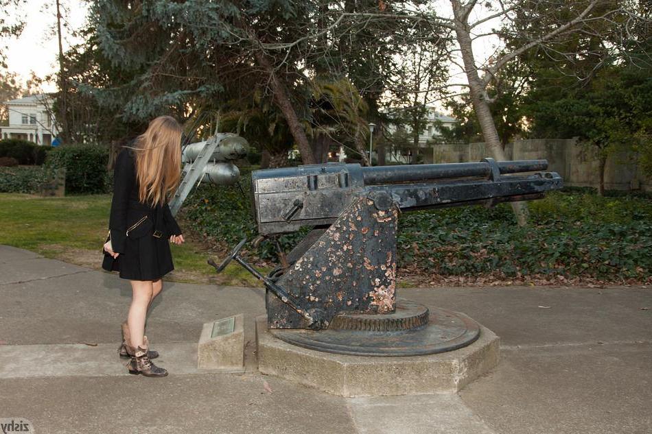 8P Blonde amateur Gloria Paquette flashes and teases in public