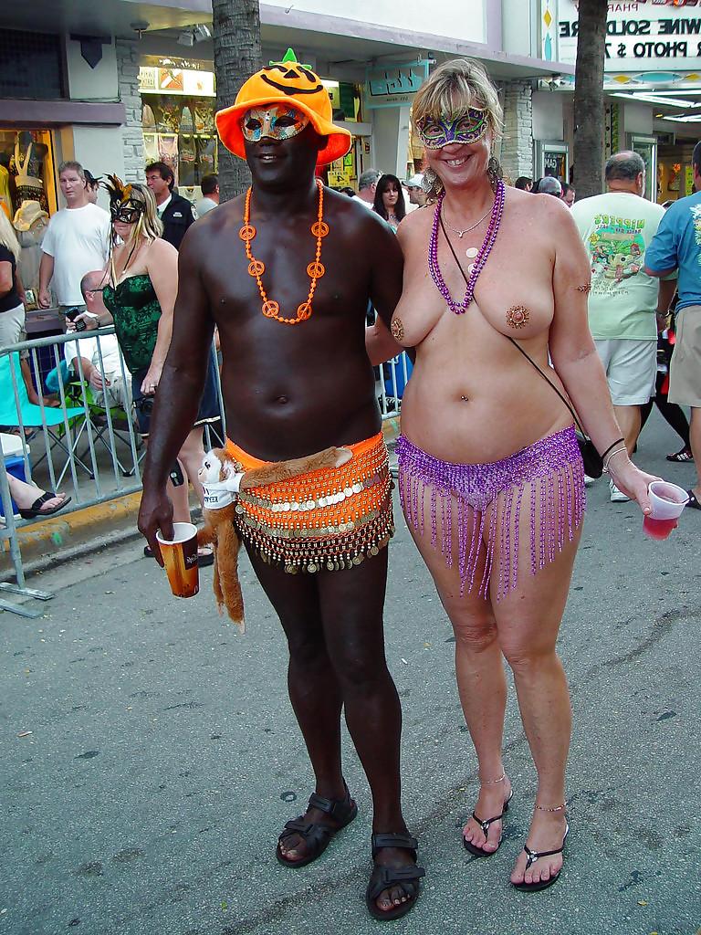 25P She's Only Into Black Guys - Edition #6