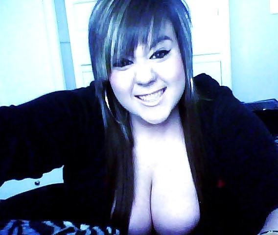 25P Big Firm Teen Cleavage 