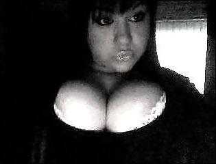 25P Big Firm Teen Cleavage 