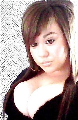 25P Big Firm Teen Cleavage 
