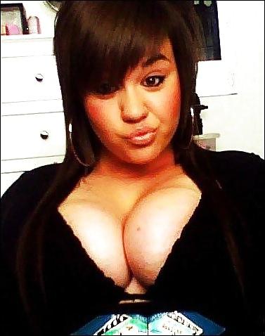 25P Big Firm Teen Cleavage 