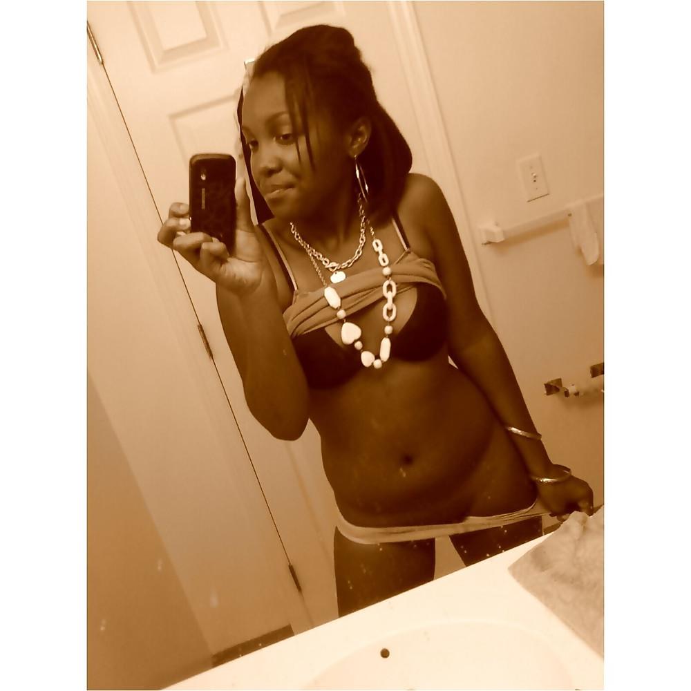 25P BLACK AMATEUR GIRLS - SELF PICS VII