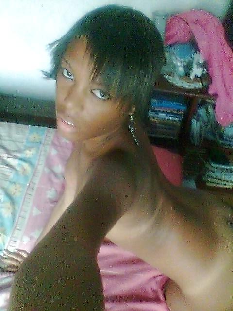 25P BLACK AMATEUR GIRLS - SELF PICS I