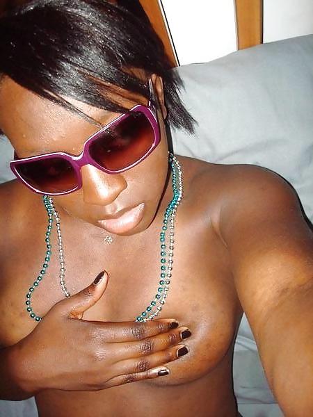 25P BLACK AMATEUR GIRLS - SELF PICS I