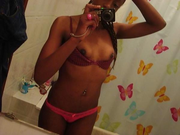 25P BLACK AMATEUR GIRLS - SELF PICS I