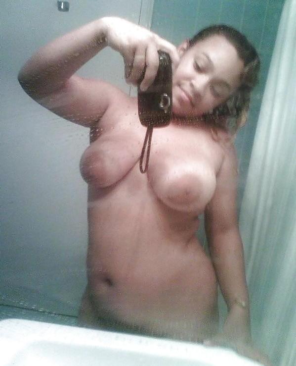 25P BLACK AMATEUR GIRLS - SELF PICS I