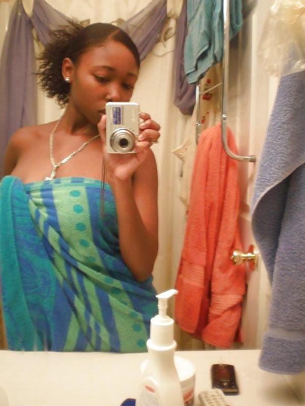 25P BLACK AMATEUR GIRLS - SELF PICS XIII