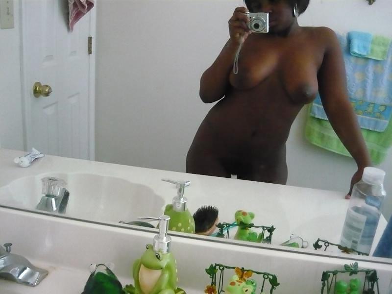 25P BLACK AMATEUR GIRLS - SELF PICS XIII