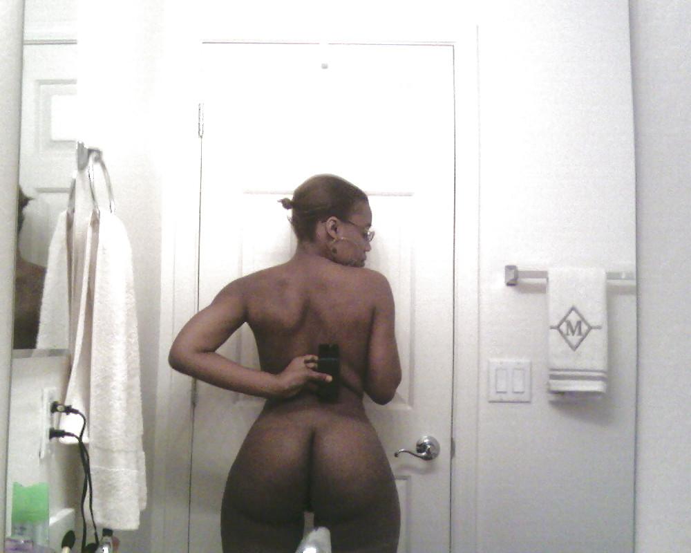 25P BLACK AMATEUR GIRLS - SELF PICS II