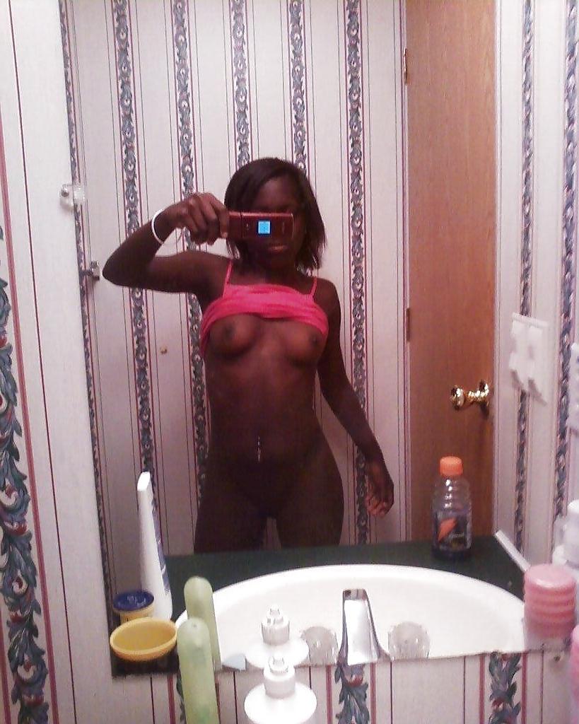 25P BLACK AMATEUR GIRLS - SELF PICS II