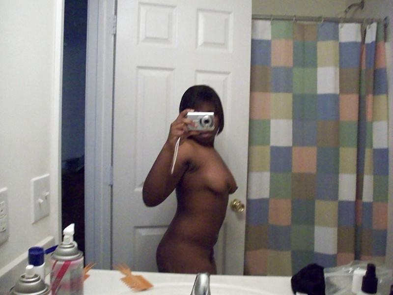 25P BLACK AMATEUR GIRLS - SELF PICS VIII
