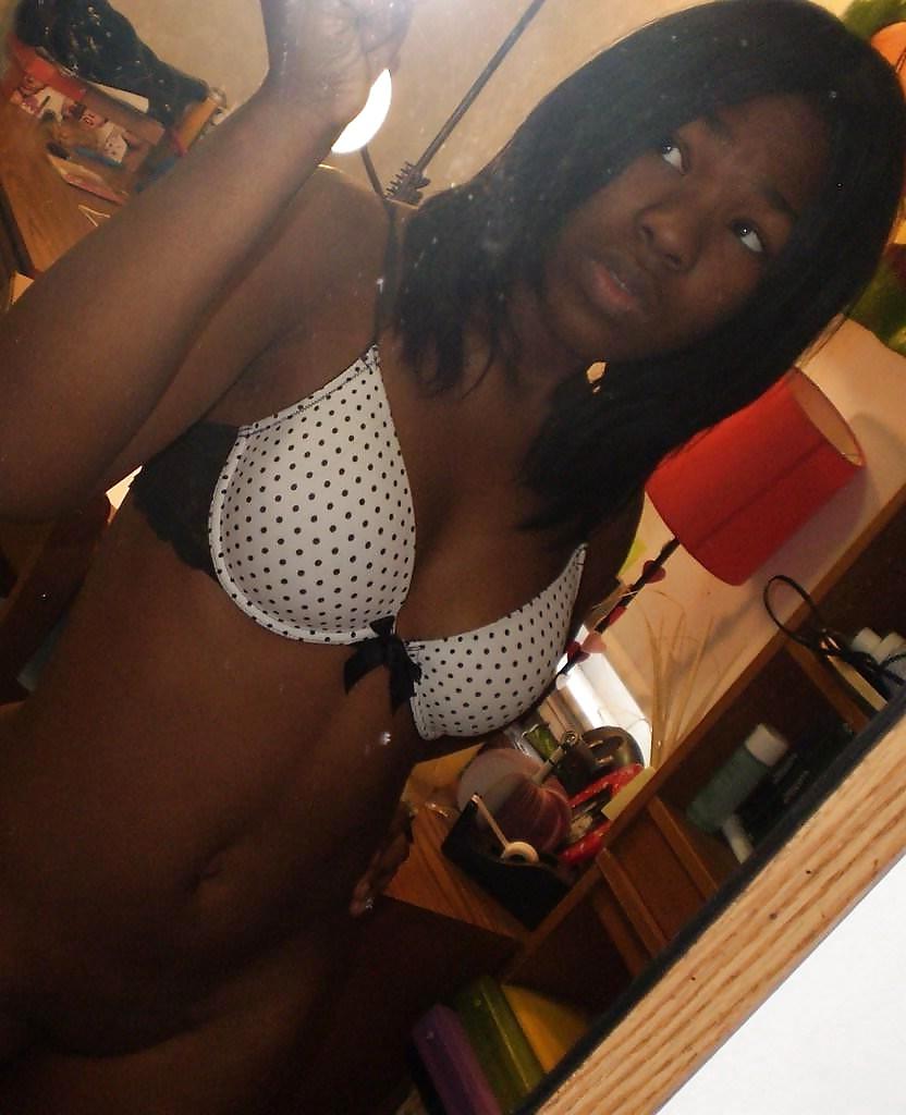 25P BLACK AMATEUR GIRLS - SELF PICS VIII