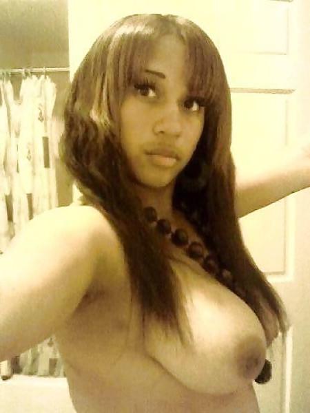 25P BLACK AMATEUR GIRLS - SELF PICS VIII