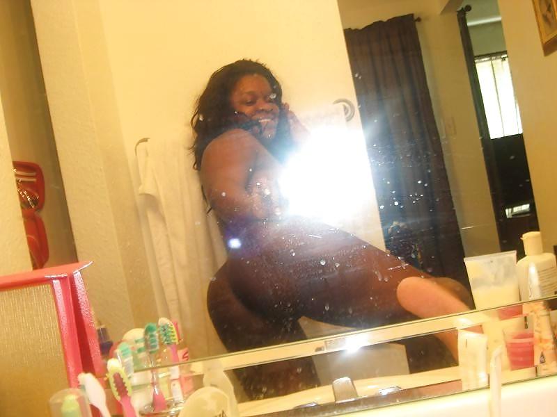 25P BLACK AMATEUR GIRLS - SELF PICS XIV