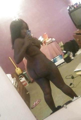 25P BLACK AMATEUR GIRLS - SELF PICS XIV