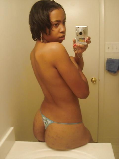 25P BLACK AMATEUR GIRLS - SELF PICS XIV