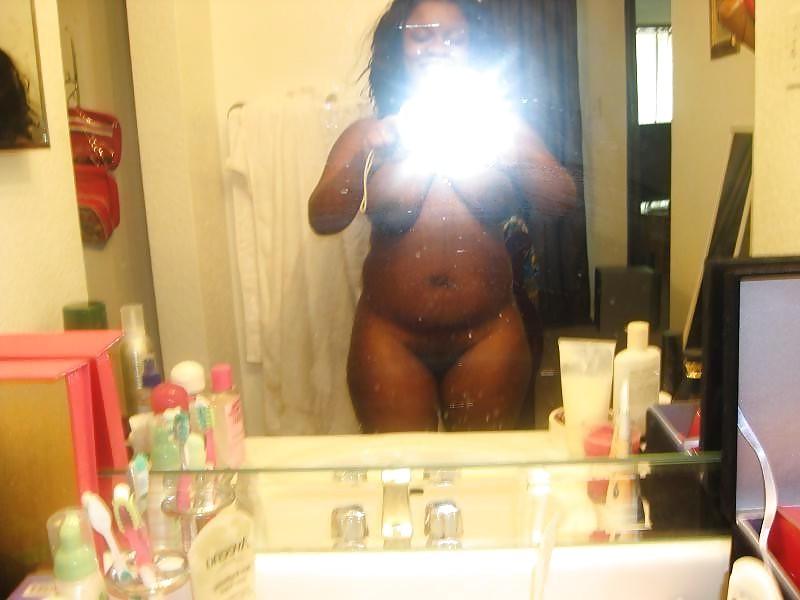25P BLACK AMATEUR GIRLS - SELF PICS XIV