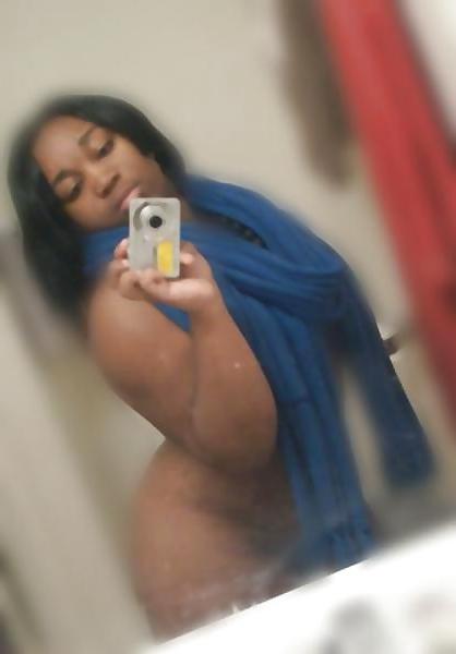 25P BLACK AMATEUR GIRLS - SELF PICS XIV