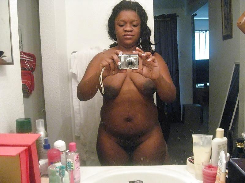 25P BLACK AMATEUR GIRLS - SELF PICS IV