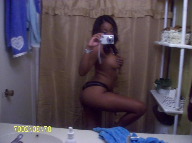 25P BLACK AMATEUR GIRLS - SELF PICS IV
