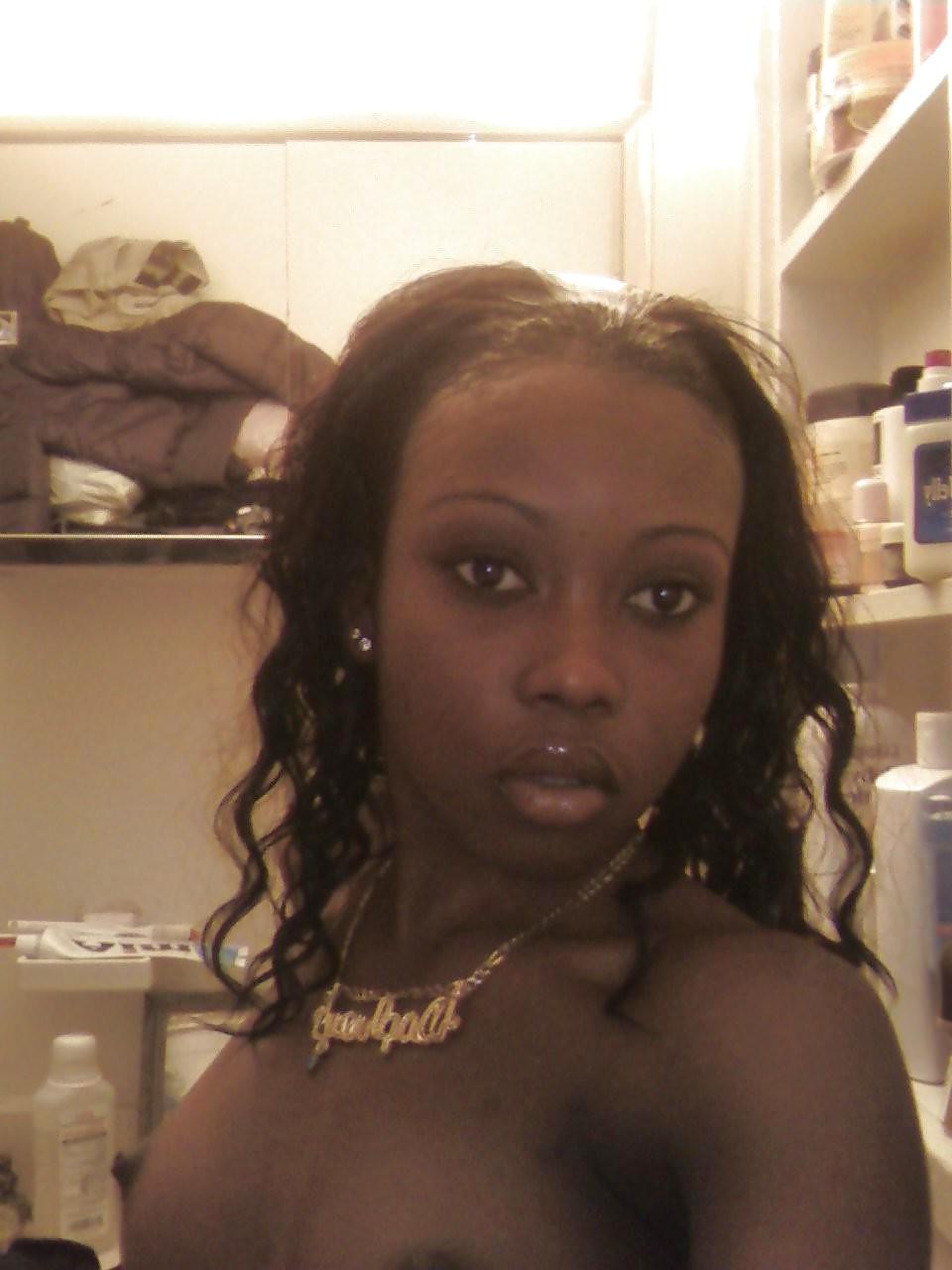 25P BLACK AMATEUR GIRLS - SELF PICS IV