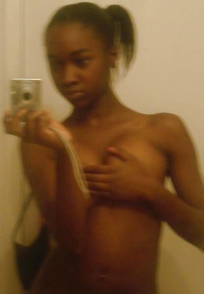 25P BLACK AMATEUR GIRLS - SELF PICS IV