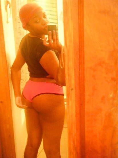 25P BLACK AMATEUR GIRLS - SELF PICS IV