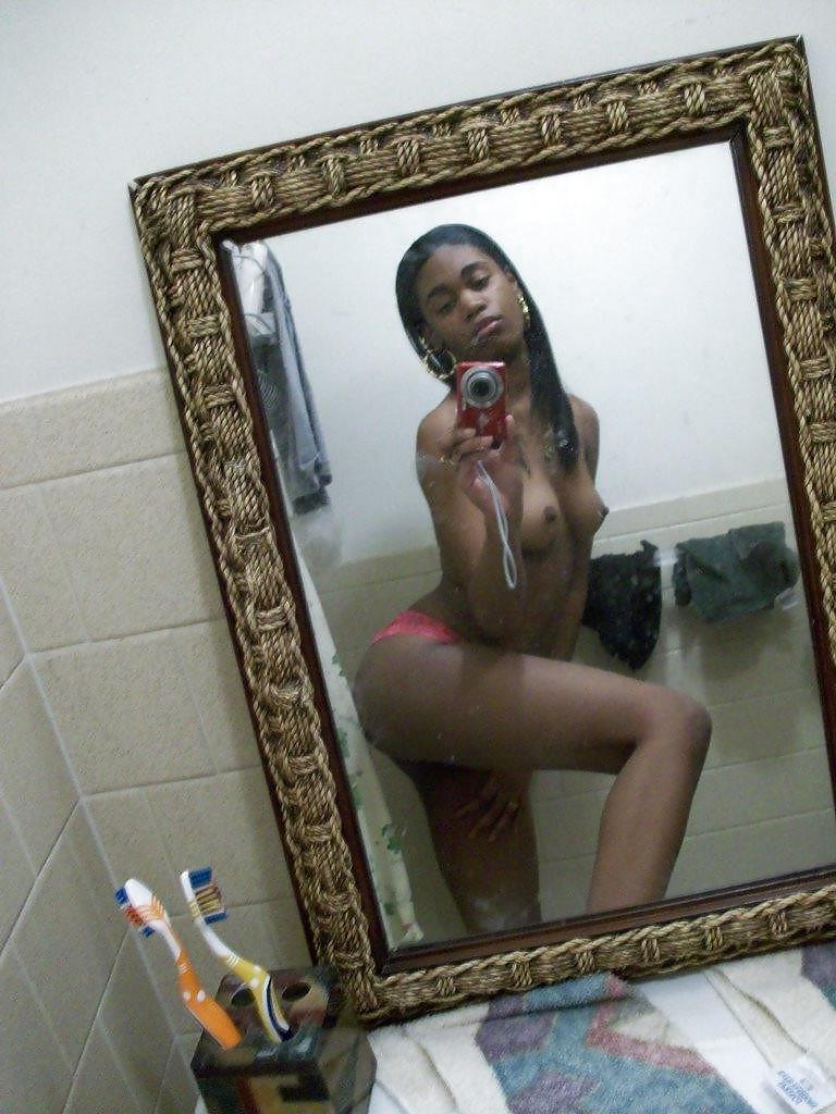25P BLACK AMATEUR GIRLS - SELF PICS IV