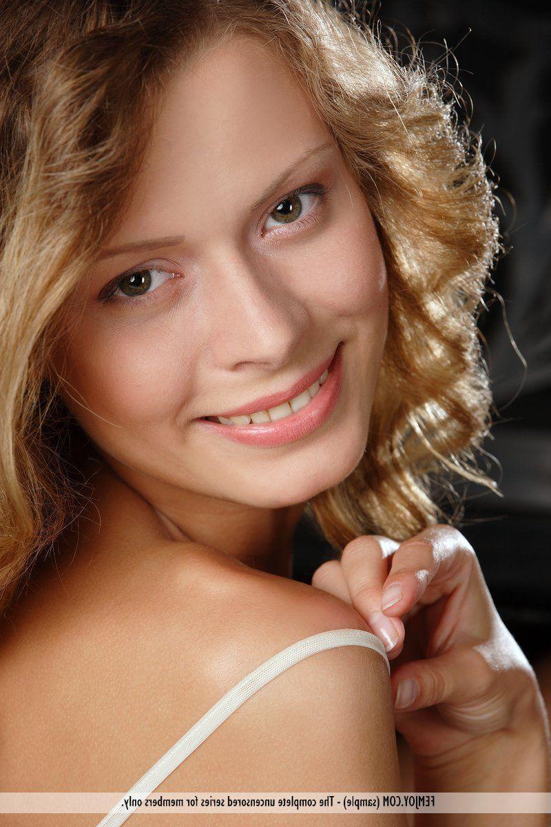 16P Pictures of a hot teen girl spreading for your cock
