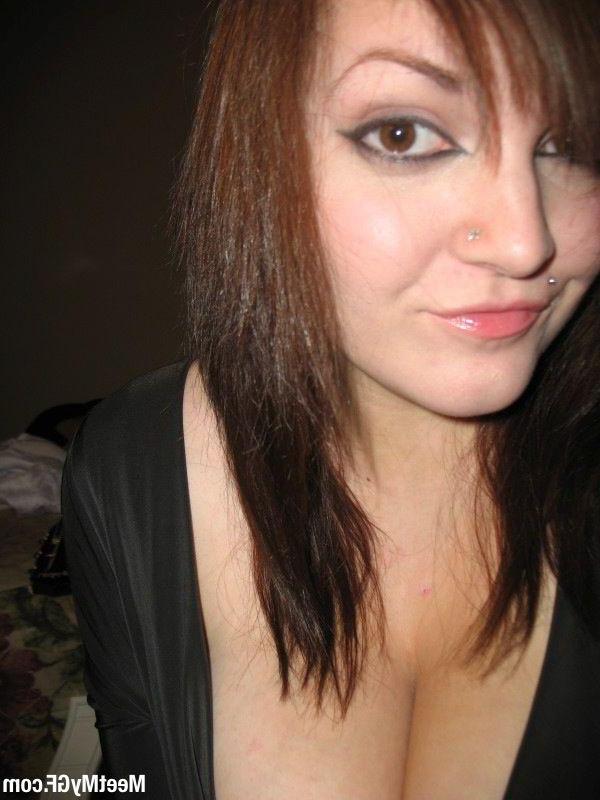 15P Pictures of a stunning gf ready for Christmas
