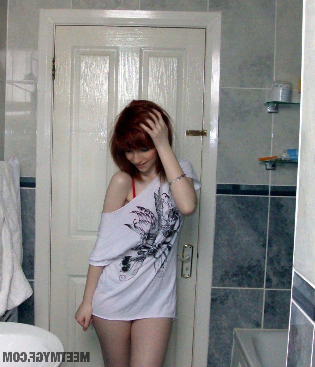 16P Pictures of a redhead gf getting all wet