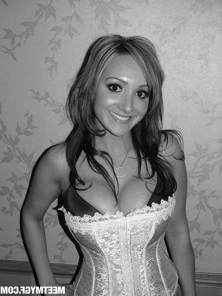 16P Pictures of a hot gf teasing