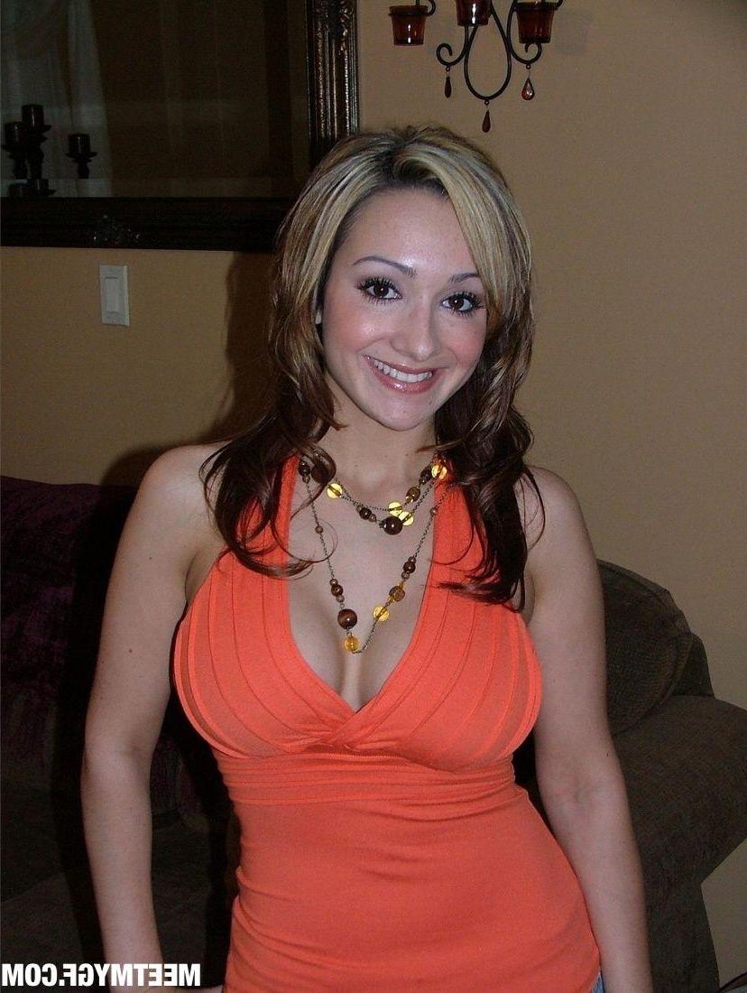 16P Pictures of a hot gf teasing