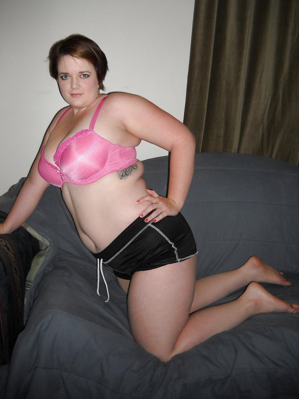 17P Gorgeous Lightly Plump Amateur Babe