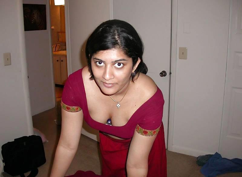 10P Fun With Gujju Red Sari Aunty 