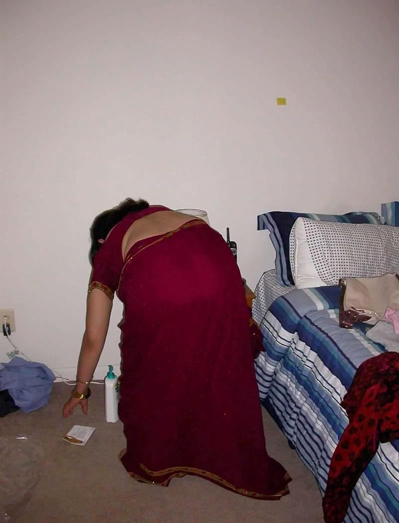 10P Fun With Gujju Red Sari Aunty 