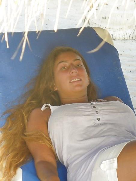 25P Rich and busty