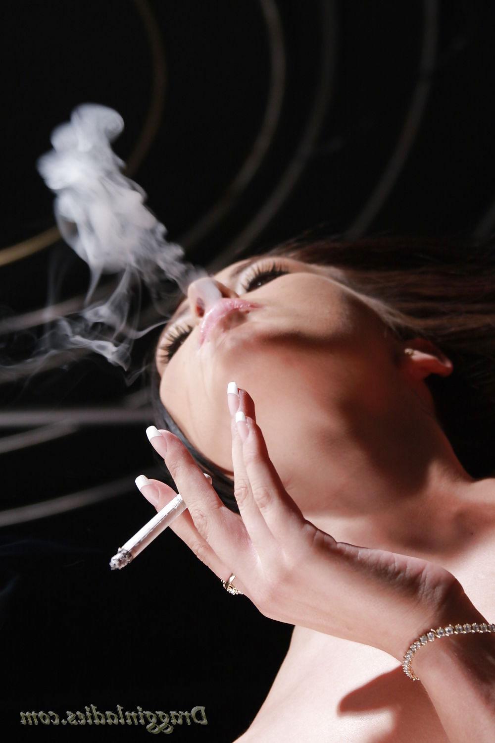 24P Alexis Grace  - Smoking Fetish at Dragginladies