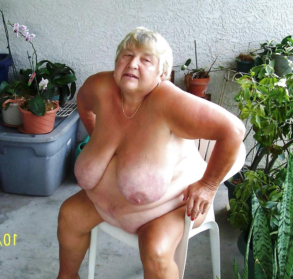 20P Grandma with saggy tits.