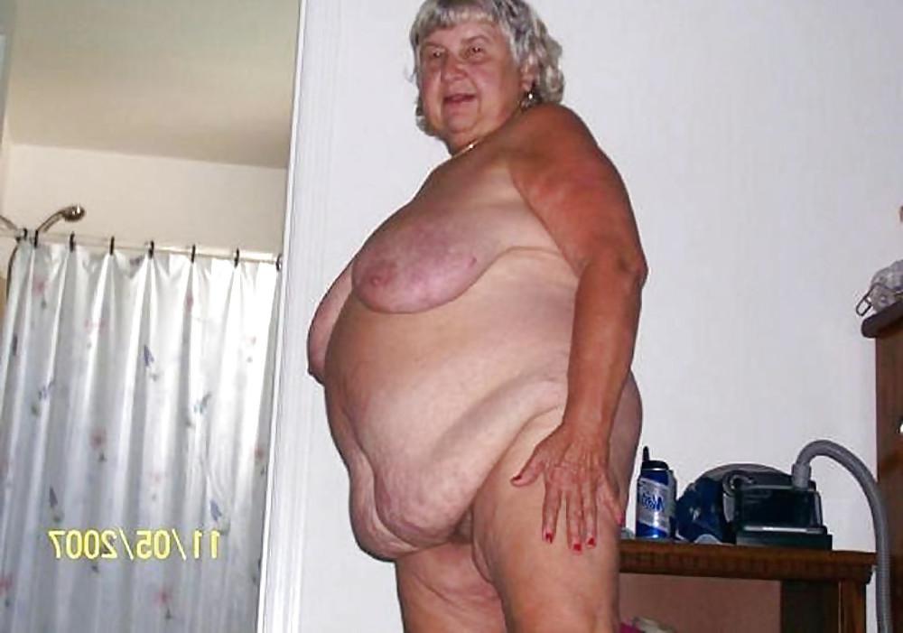 20P Grandma with saggy tits.