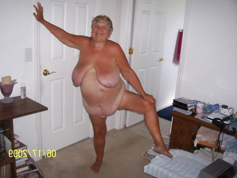 20P Grandma with saggy tits.